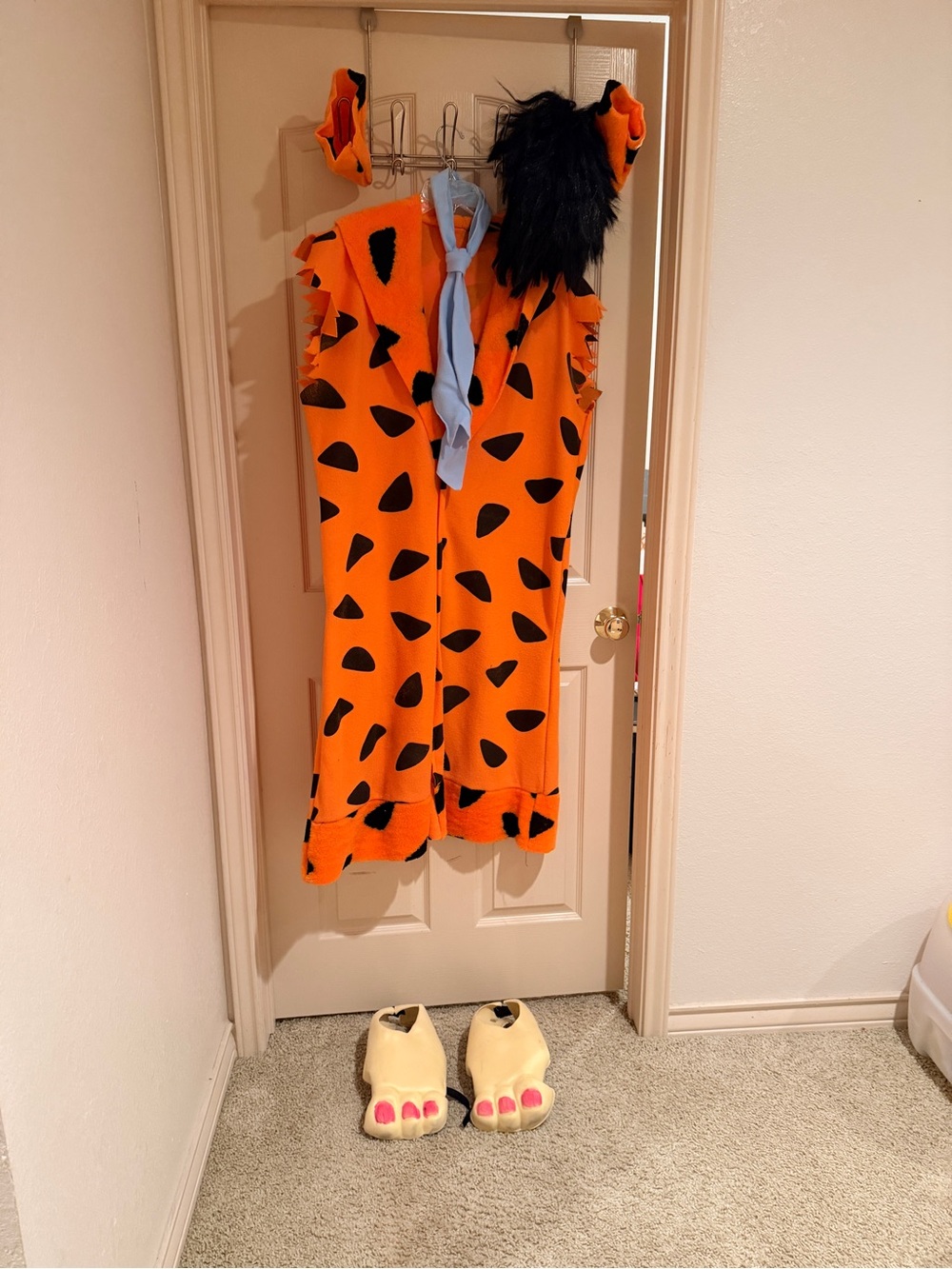 Rubie’s Fred Flintstone Costume Adult XL Complete Wig Feet